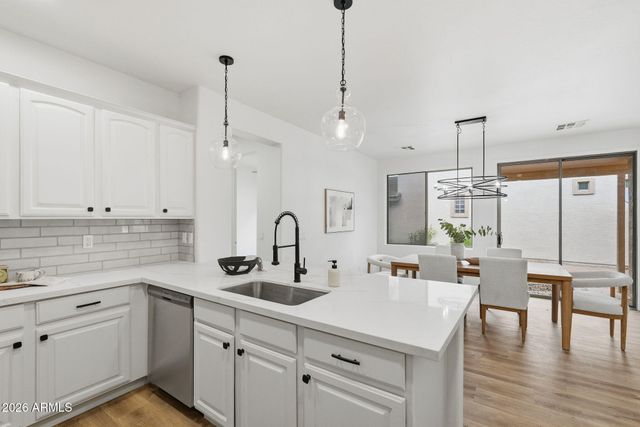 2936 S COLE Drive, Gilbert, AZ 85295