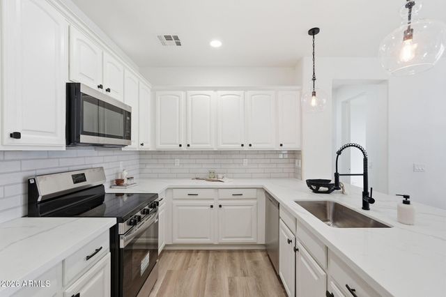 2936 S COLE Drive, Gilbert, AZ 85295