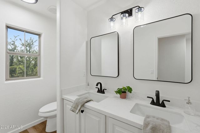 2936 S COLE Drive, Gilbert, AZ 85295