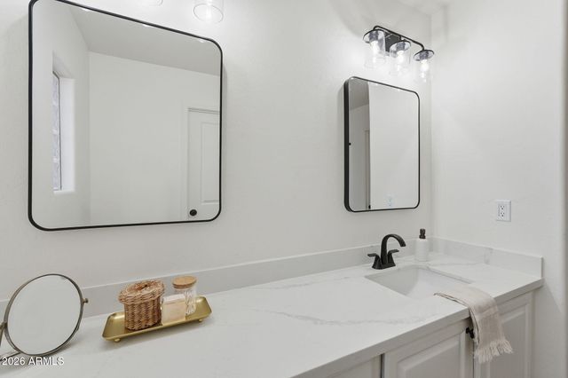 2936 S COLE Drive, Gilbert, AZ 85295