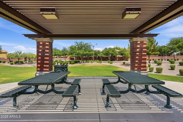 2936 S COLE Drive, Gilbert, AZ 85295