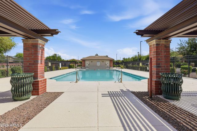 2936 S COLE Drive, Gilbert, AZ 85295