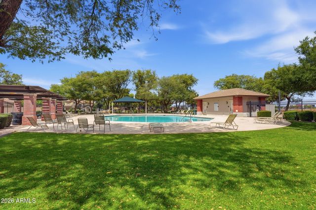 2936 S COLE Drive, Gilbert, AZ 85295