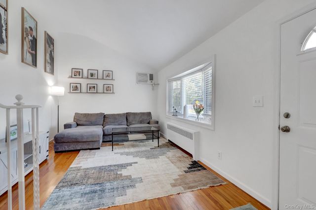 344 Tremont Road, Lindenhurst, NY 11757