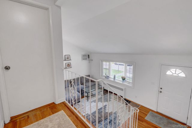 344 Tremont Road, Lindenhurst, NY 11757