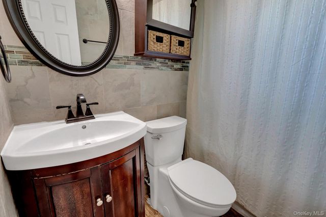 344 Tremont Road, Lindenhurst, NY 11757