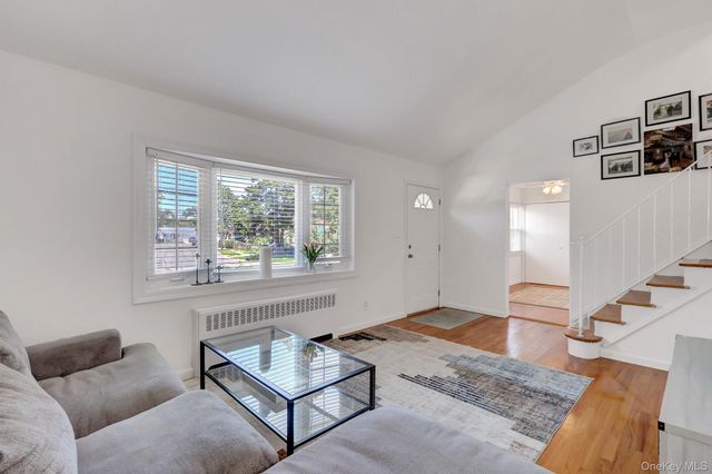 344 Tremont Road, Lindenhurst, NY 11757