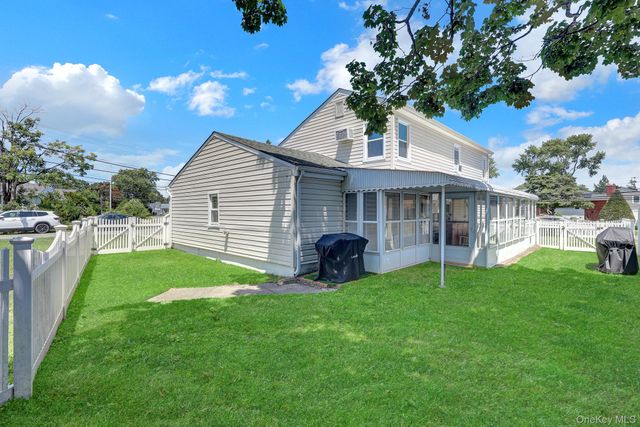 344 Tremont Road, Lindenhurst, NY 11757