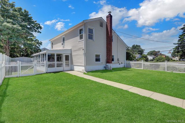 344 Tremont Road, Lindenhurst, NY 11757