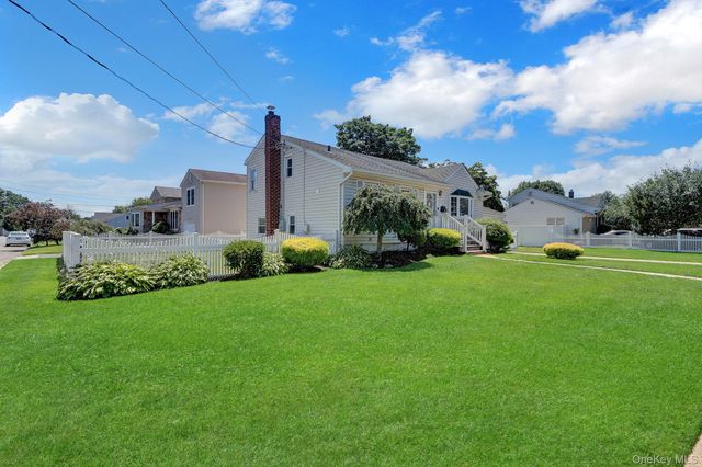 344 Tremont Road, Lindenhurst, NY 11757
