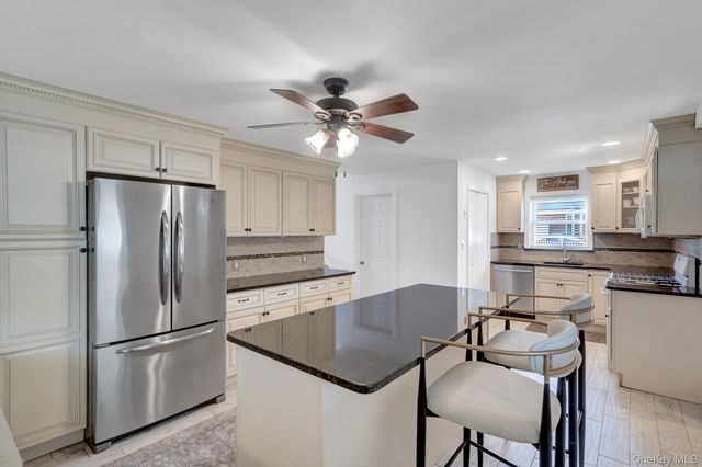 344 Tremont Road, Lindenhurst, NY 11757