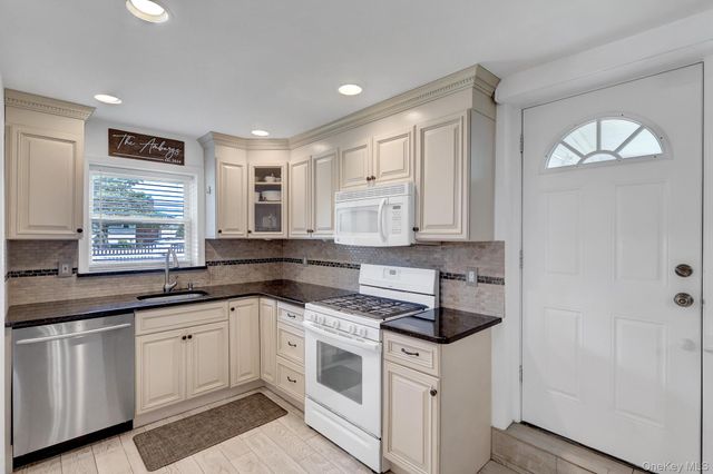 344 Tremont Road, Lindenhurst, NY 11757
