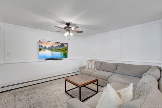 344 Tremont Road, Lindenhurst, NY 11757