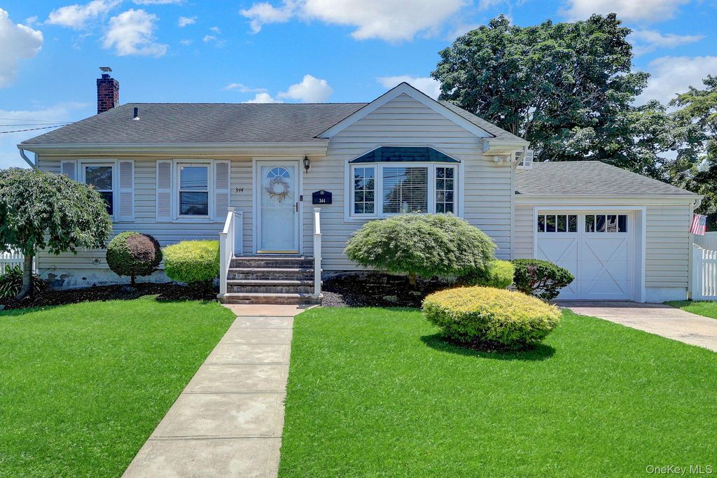 344 Tremont Road, Lindenhurst, NY 11757