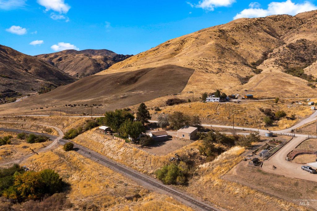 26 Watson Lane, Horseshoe Bend, ID 83629 photo 2