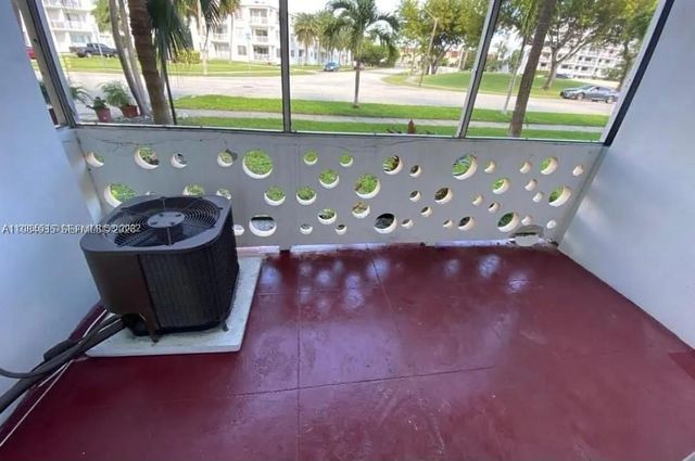 1600 NE 114th St 104, Miami, FL 33181