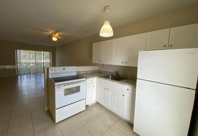 1600 NE 114th St 104, Miami, FL 33181