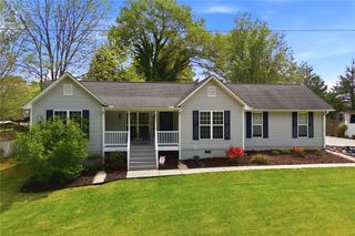 712 N Greenwich Drive, Walhalla, SC 29691