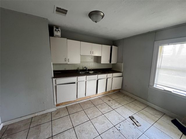 5926 Southtown Street, Houston, TX 77033