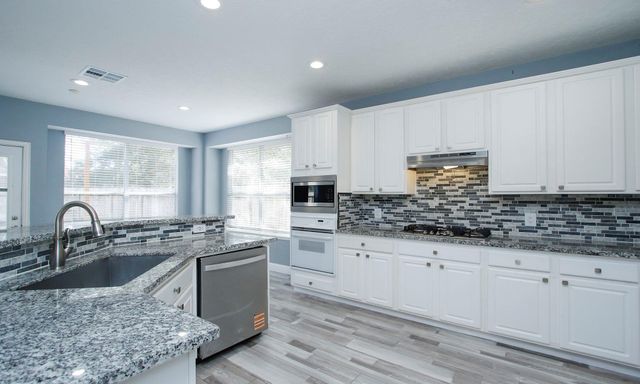 2 Sweet Birch Place, The Woodlands, TX 77382