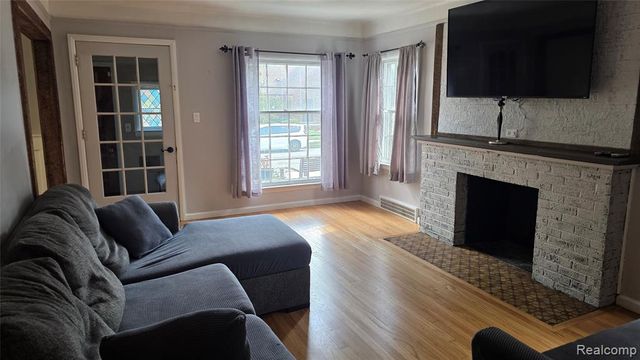 918 New York Avenue, Lincoln Park, MI 48146