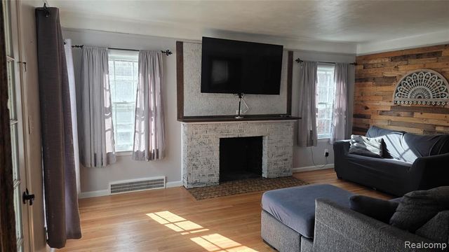 918 New York Avenue, Lincoln Park, MI 48146