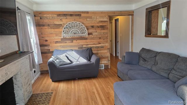 918 New York Avenue, Lincoln Park, MI 48146