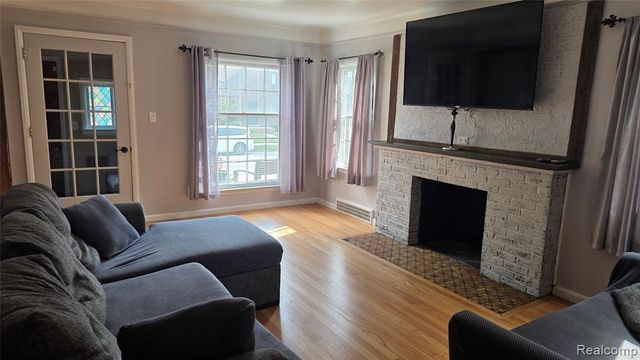 918 New York Avenue, Lincoln Park, MI 48146
