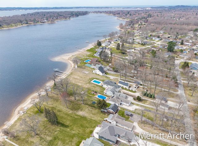 1499 Glenwood Avenue, Muskegon, MI 49445