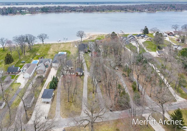 1499 Glenwood Avenue, Muskegon, MI 49445