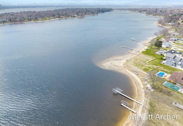 1499 Glenwood Avenue, Muskegon, MI 49445