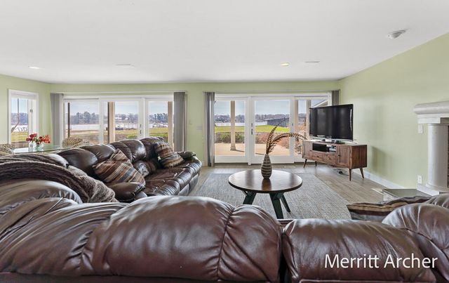 1499 Glenwood Avenue, Muskegon, MI 49445