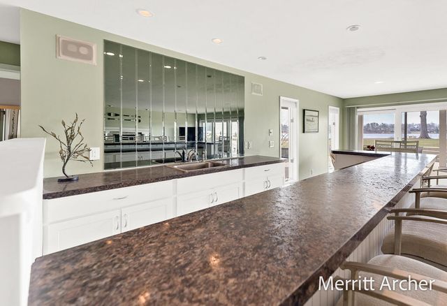 1499 Glenwood Avenue, Muskegon, MI 49445