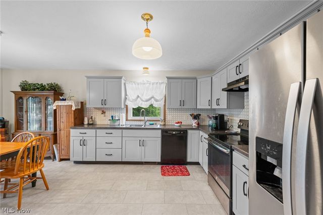 866 S Court Street, Medina, OH 44256