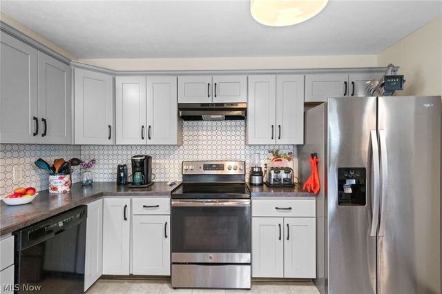 866 S Court Street, Medina, OH 44256