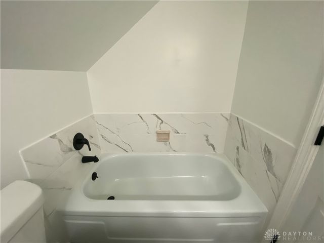 1329 Lee Road, Troy, OH 45373