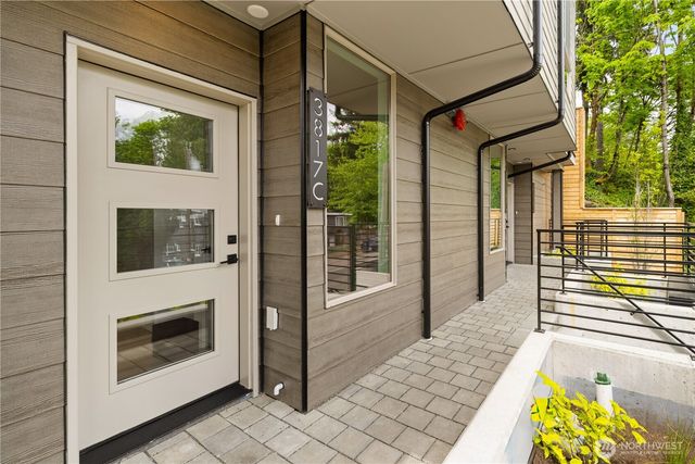 3817 C Fremont Avenue N, Seattle, WA 98103
