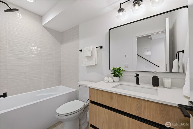 3817 C Fremont Avenue N, Seattle, WA 98103