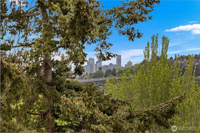 3817 C Fremont Avenue N, Seattle, WA 98103