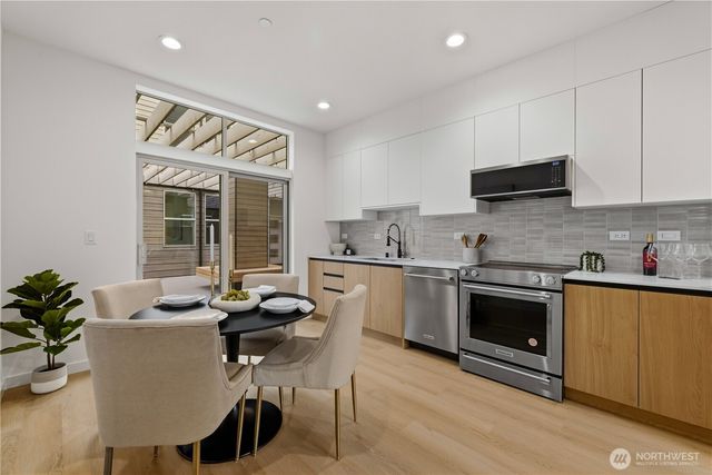 3817 C Fremont Avenue N, Seattle, WA 98103