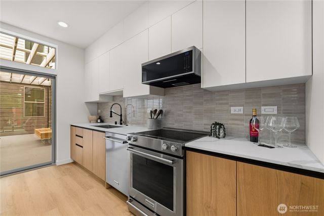 3817 C Fremont Avenue N, Seattle, WA 98103