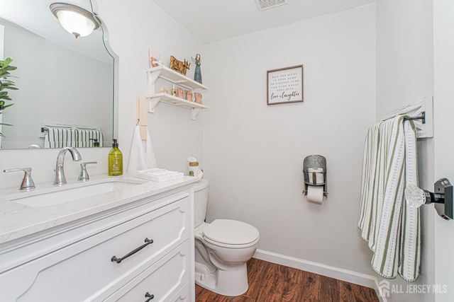4 Shilling Way, Jackson, NJ 08527