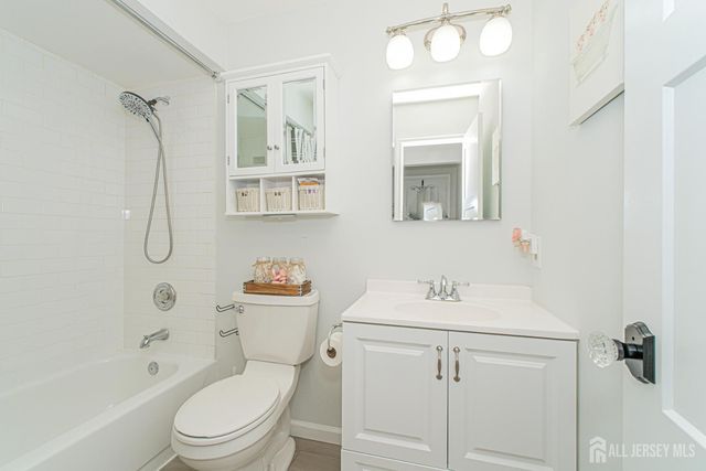 4 Shilling Way, Jackson, NJ 08527