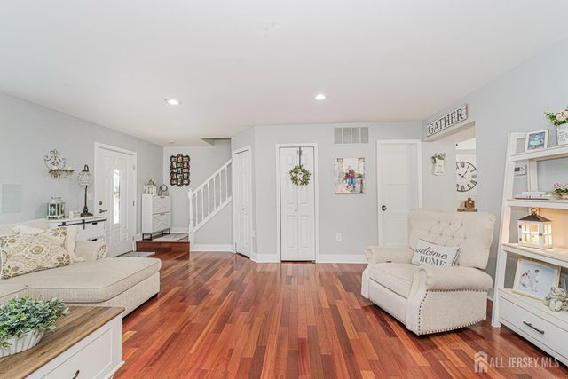 4 Shilling Way, Jackson, NJ 08527