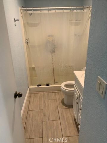 1017 W Bishop Street 202, Santa Ana, CA 92703