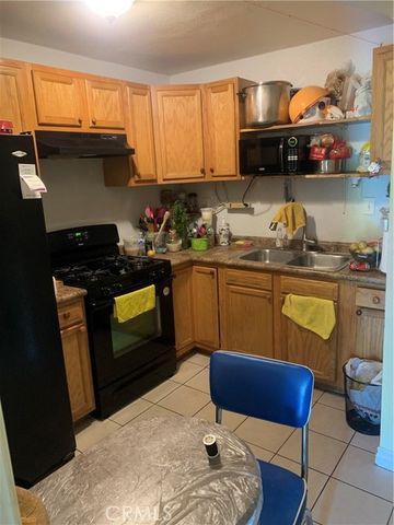 1017 W Bishop Street 202, Santa Ana, CA 92703