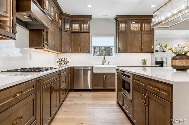 973 Tara Court, Chesterfield, MO 63005