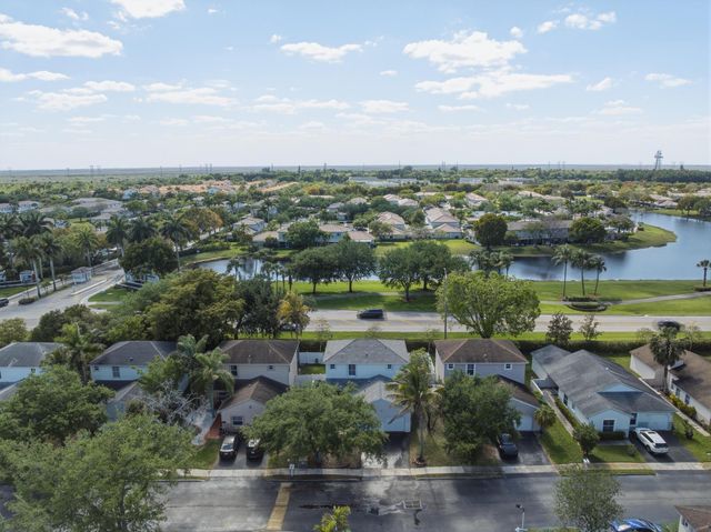 310 NW 207th Way, Pembroke Pines, FL 33029