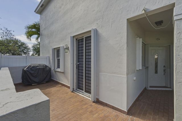 310 NW 207th Way, Pembroke Pines, FL 33029