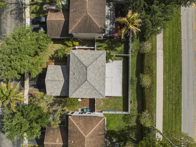 310 NW 207th Way, Pembroke Pines, FL 33029